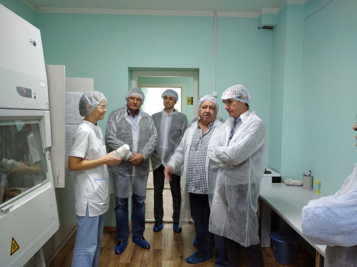 Доктор Андриано Гонсалис, главный специалист по крупнорогатому скоту в Испании и Венессуале, а также делегация компании «РЕВИКС КОРМА» с рабочим визитом посетили Новосибирский ГАУ.