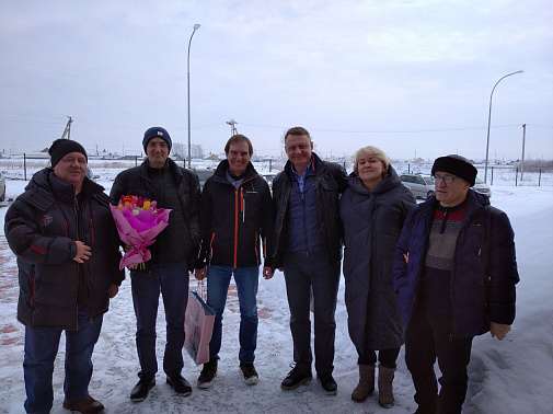 Испанские совладельцы компании ООО «РЕВИКС ДОКТОР ФАРМЕР КОРМА» в Новосибирске поздравили женщин-партнеров с наступающим 8 марта 
